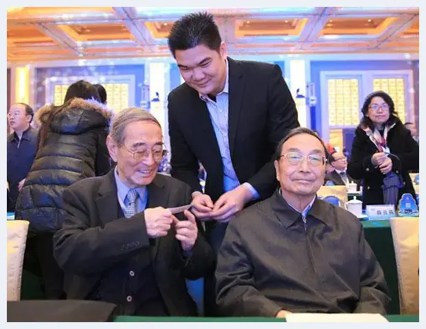 韦政岳秘书长在京出席第三届中国智慧城市高峰论坛 | 艺术品资料