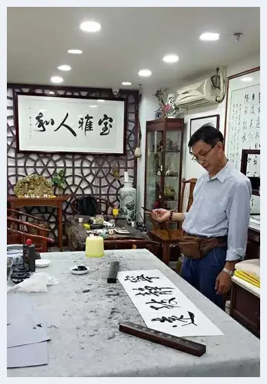 第四届“鸿儒杯”海峡两岸书画大赛专家评审名单揭晓 | 艺术品欣赏