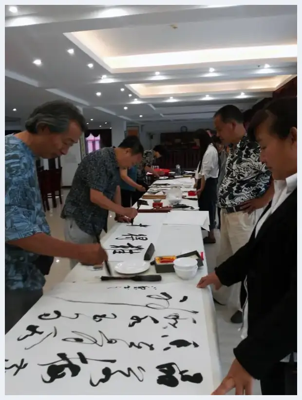 明月书画艺术馆消夏笔会在凊颐山庄举行 | 艺术品趣闻