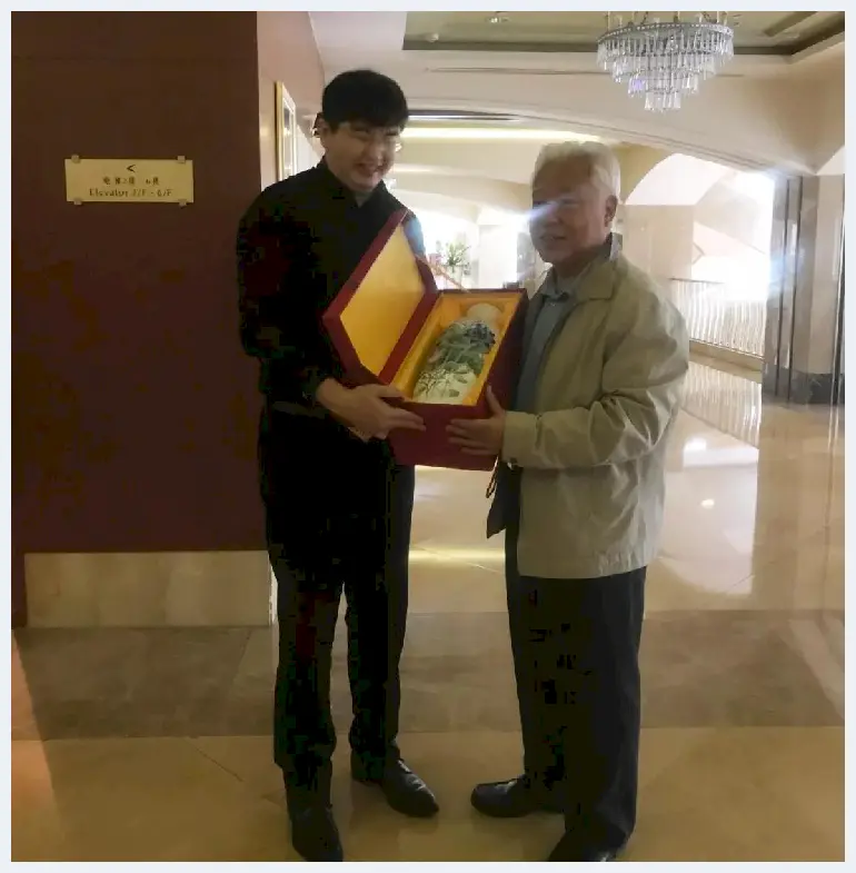 世屹文化董事长徐志鹏先生受邀出席博鳌儒商论坛2017年年会 | 艺术品科普