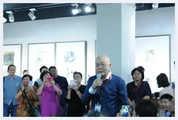 “董浩叔叔”现身琉璃厂“微观”书画名家会展 | 艺术品科普