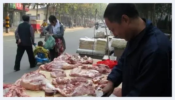 山东猪肉铺老板酷爱练书法 边卖猪肉边练字 | 美术品知识