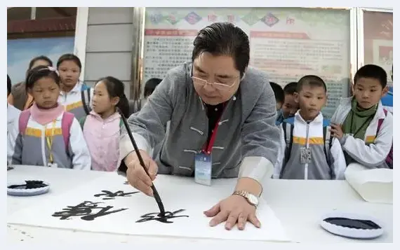 “军民融合铸辉煌 携手共圆书画梦”知名书画家走进革命圣地西柏坡 | 美术品资讯