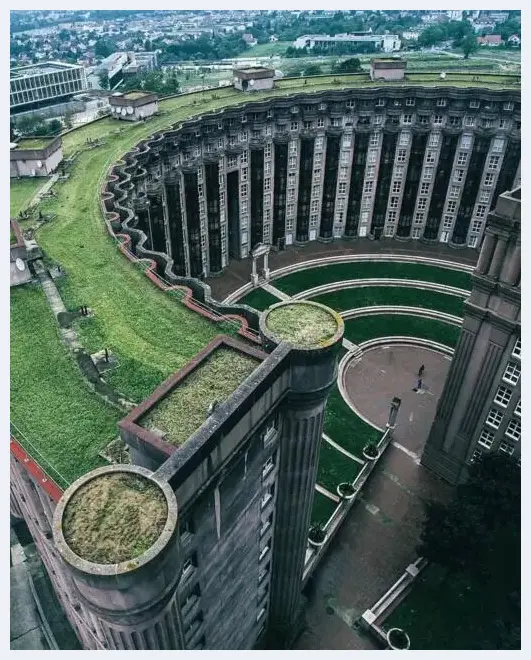 他让建筑突破了界限 | 美术品档案