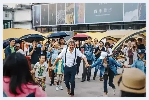 想法要够野 才够资格做艺术地摊主 | 美术品趣闻