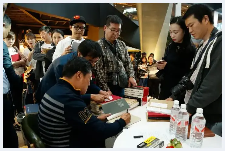 熊召政历史散文系列图书出版暨谢新《坐听云起时》新书在西安曲江书城发布 | 美术品知识