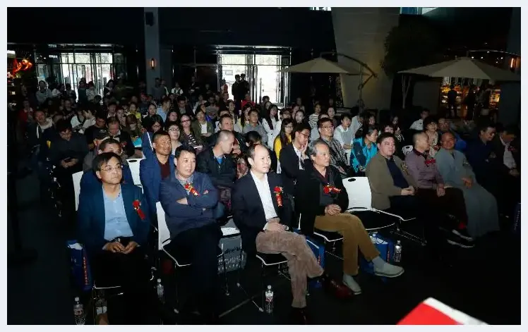 熊召政历史散文系列图书出版暨谢新《坐听云起时》新书在西安曲江书城发布 | 美术品知识