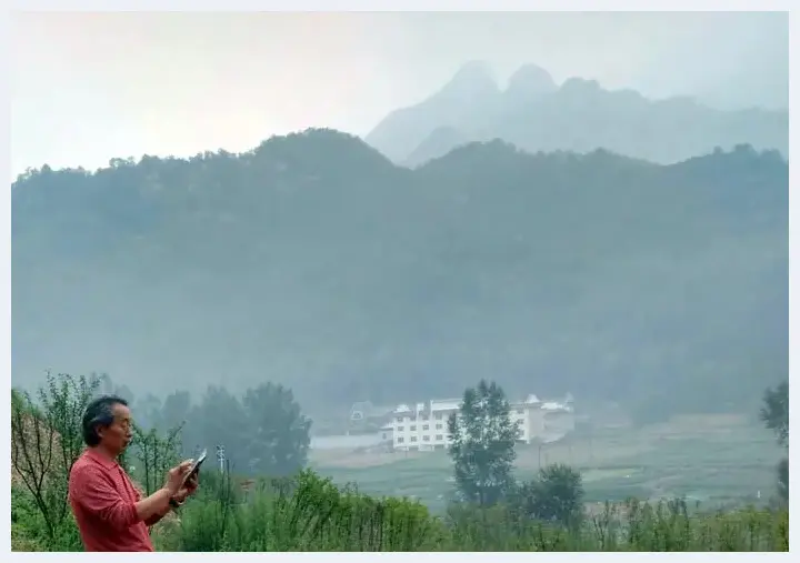 明月书画艺术馆消夏笔会在凊颐山庄举行 | 艺术品趣闻