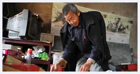 老人家藏近百份清代地契 曾欲做手纸 | 美术品文摘