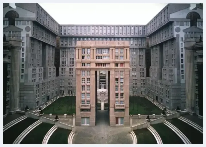 他让建筑突破了界限 | 美术品档案