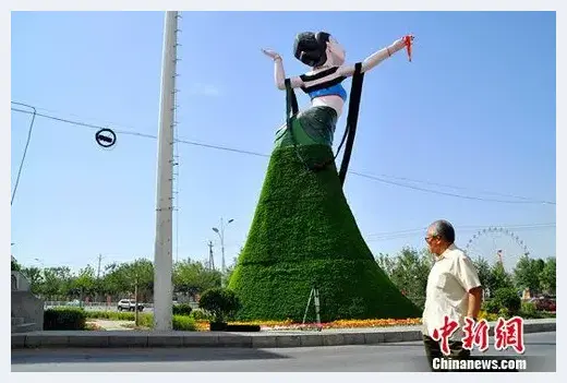 乌鲁木齐建飞天女雕塑：网友称臀部太大 | 艺术品档案