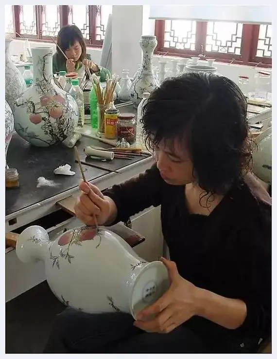 娇艳的瓷胎画珐琅和粉彩瓷器 | 艺术品欣赏