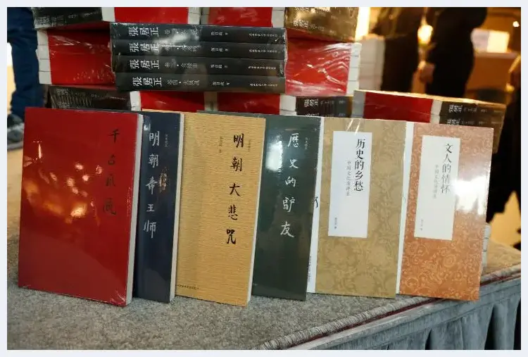 熊召政历史散文系列图书出版暨谢新《坐听云起时》新书在西安曲江书城发布 | 美术品知识