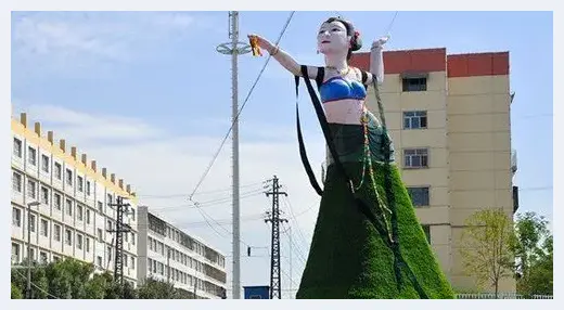乌鲁木齐建飞天女雕塑：网友称臀部太大 | 艺术品档案