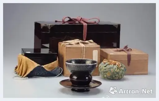真正收藏宋瓷 必须拥有自带美颜的黑定窑斗笠盌 | 艺术品鉴赏