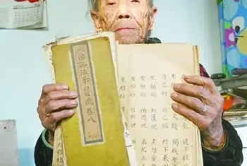 老太珍藏600年前佛经：伸展后长达数十米[图文]