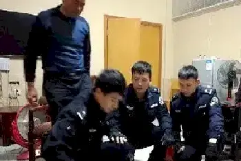 江西网曝老房地下又挖出近两百银元[图文]